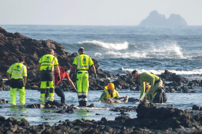 Rescate ayer en Lanzarote de los cuerpos sin vida de cuatro migrantes. JAVIER FUENTES FIGUEROA