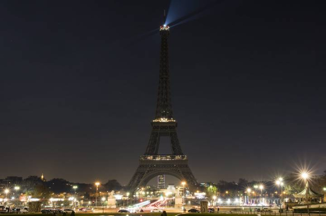 La Torre Eiffel recibirá unos 13.000 turistas al día. DL