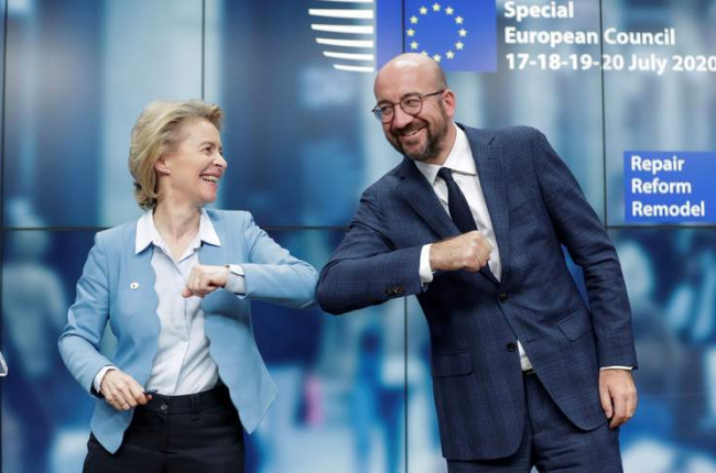 Ursula Von Der Leyen, y el presidente del Consejo Europeo, Charles Michel. STEPHANNY LECOCK