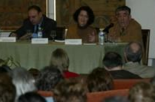 Pérez Ruiz presentó en la Casa de León en Madrid su libro sobre el Sur de la provincia
