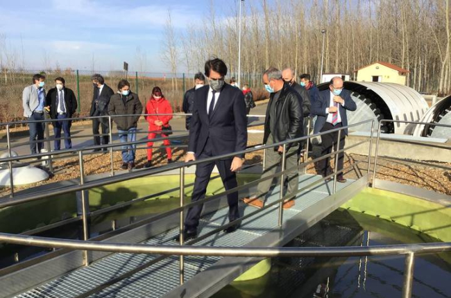 El consejero de Fomento, Juan Carlos Suárez Quiñones, visita la nuevas EDAR (Estación Depuradora de Aguas Residuales) de Laguna de Negrillos