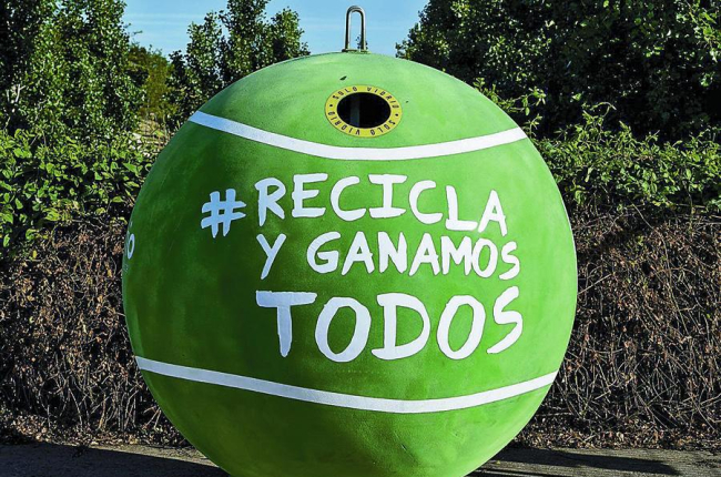 Uno de los contenedores en forma de pelota gigante que llegará a San Andrés este verano.