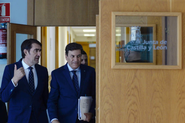 Juan Carlos Suárez Quiñones y Fernández Carriedo, ayer, tras el Consejo de Gobierno. NACHO GALLEGO