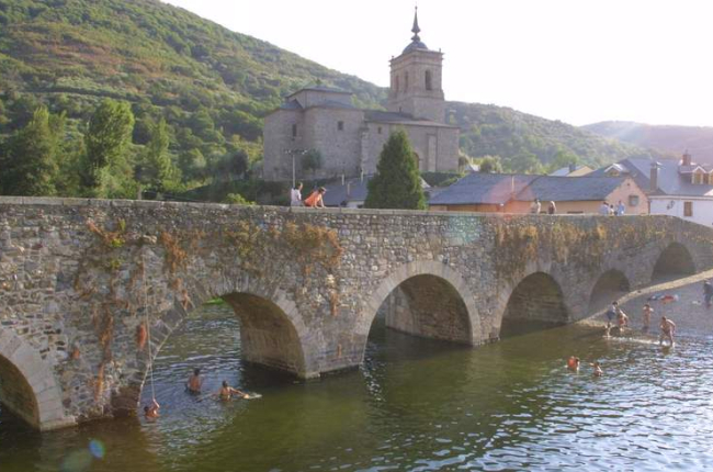 Puente de los peregrinos de Molinaseca, en imagen de archivo. L. D. M.