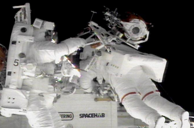 Dos astronautas en una misión de la Nasa. NASA TV