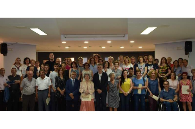 El alcalde y la concejala de Cultura, junto al director de Ponferrada y los alumnos. R. PRIETO