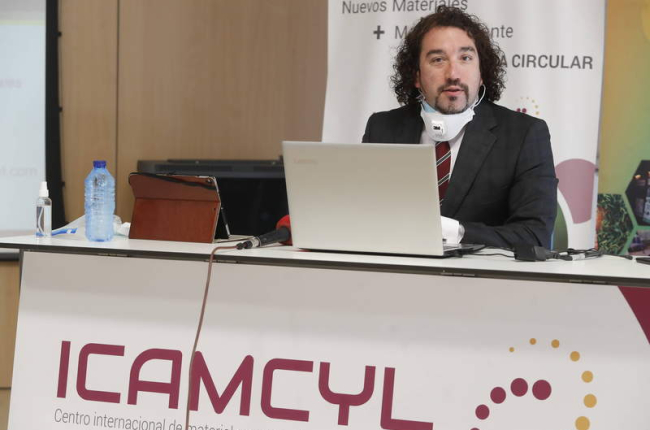 El director general del Icamcyl, Santiago Cuesta, presentó ayer el proyecto en León. RAMIRO