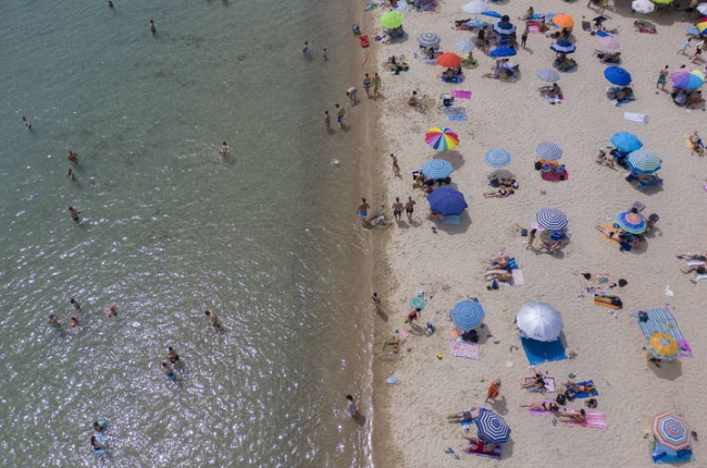Imagen aérea tomada con un dron de una playa en Thesaloniki, Grecia. DIMITRIS TOSIDIS