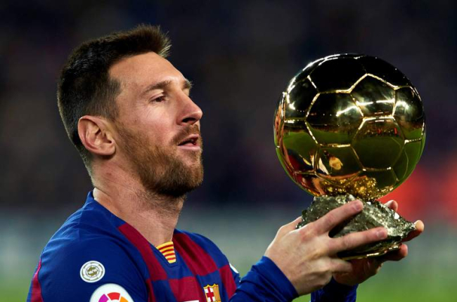 Leo Messi es, hasta la fecha, el último jugador en levantar el Balón de Oro. A. GARCÍA