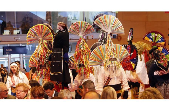Las fiestas populares, especialmente los carnavales tradicionales, fueron protagonistas ayer de la presentación de la oferta turística de la provincia en Fitur.