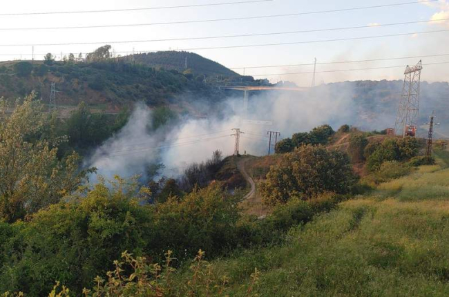Imagen del incendio cerca de la Fuente del Azufre. DL