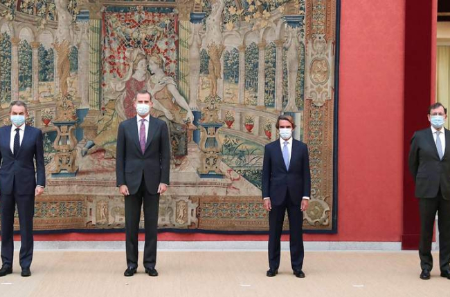 Zapatero, Felipe VI, Aznar y Rajoy posan para los fotógrafos. EFE