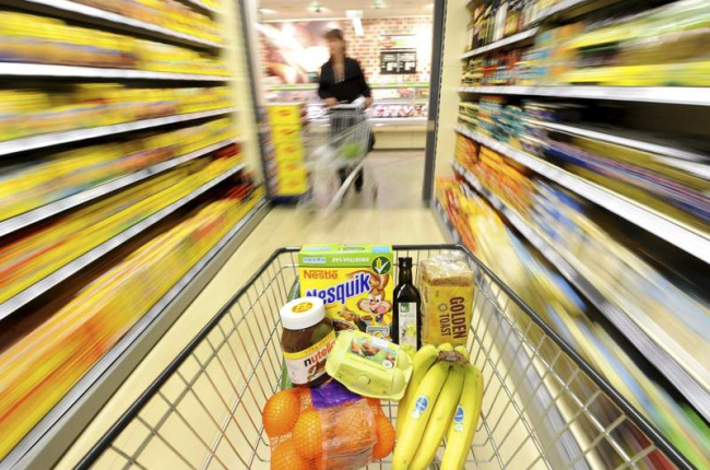 La asociación de supermercados pide ayudas para evitar un frenazo del consumo. JULIAN STRATENSCHULTE