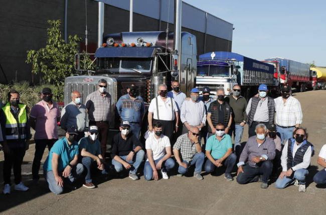 Participantes en el evento de camiones clásicos, que reúne en León a vehículos hasta con más de medio siglo de vida. RAMIRO