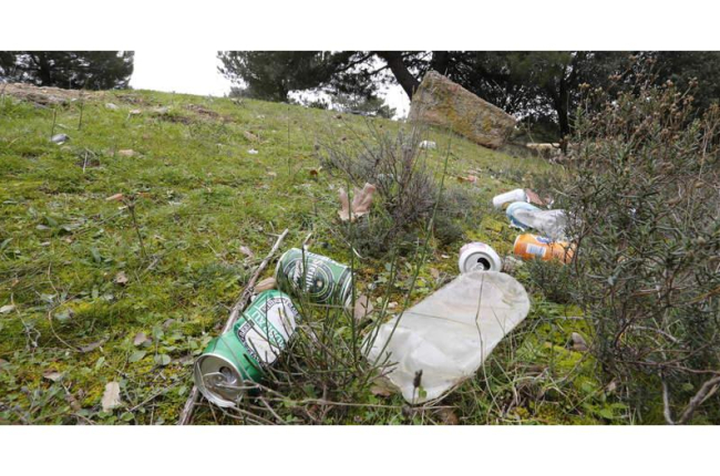 El plan Libera quiere concienciar y actuar contra la basura en el medio natural. RAMIRO