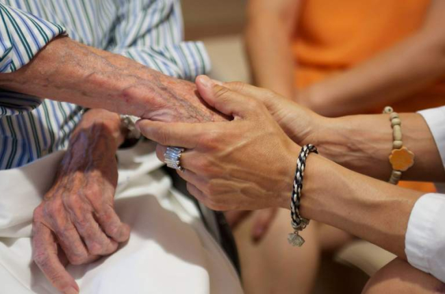 Las personas mayores son el colectivo más vulnerable ante un posible contagio.