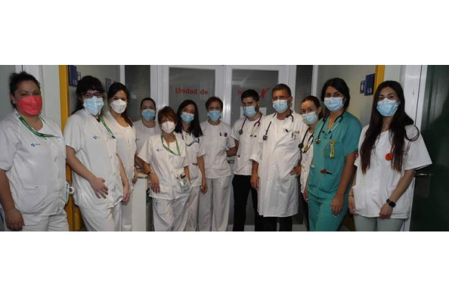 El personal sanitario de la Unidad de Ictus del Hospital, con Javier Tejada (cuarto por la derecha) al frente del equipo. RAMIRO