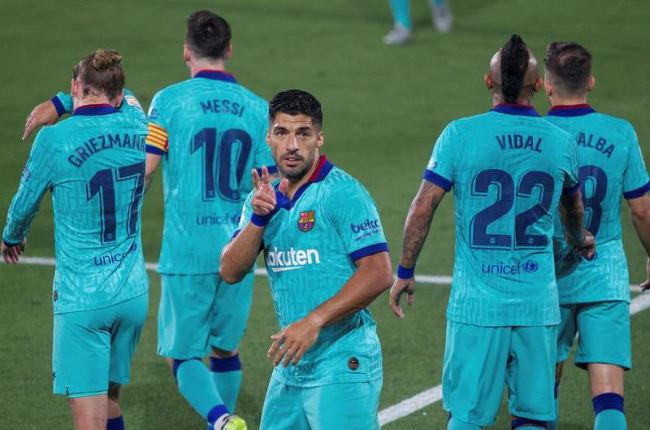 Luis Suárez celebra el segundo gol del Barcelona frente al Villarreal. D.C.