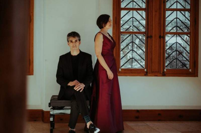 El pianista Héctor Sánchez y la soprano Noelia Álvarez forman el Dúo Ecos. DL