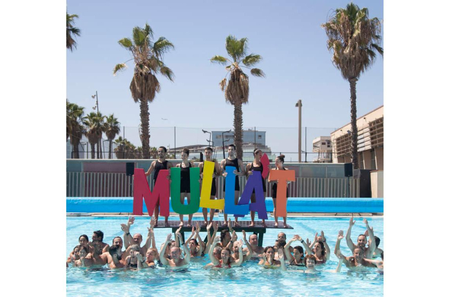 El acto por la esclerosis múltiple en el club de natación atlética Barceloneta. MARTA PÉREZ