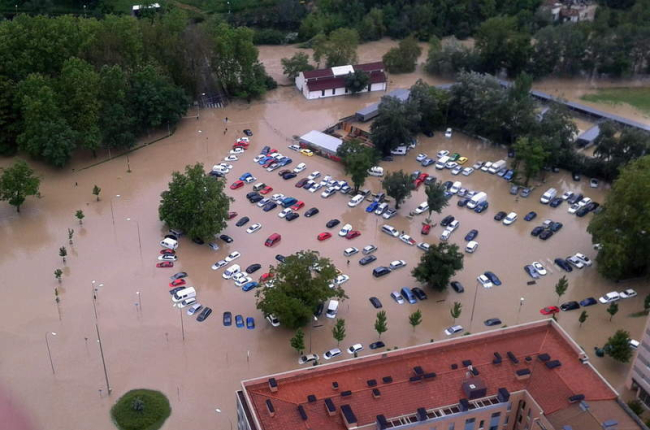 Desbordamientos de ríos y cortes de carreteras en Navarra por las lluvias
