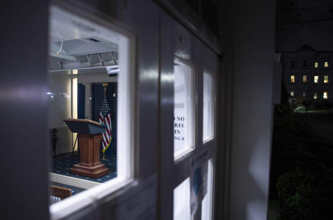 La sala de prensa de la Casa Blanca, a oscuras y vacía. SARAH SILBIGER