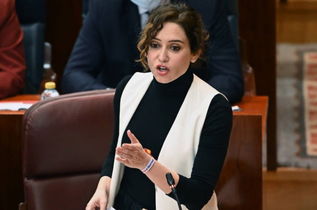 La presidenta de la Comunidad de Madrid, Isabel Díaz Ayuso, interviene en el pleno. FERNANDO VILLAR