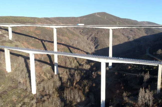 Viaducto de As Lamas, en el término municipal de Vega de Valcarce, objeto de la intervención. DL.