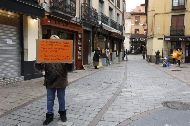 Protesta de los vendedores ambulantes de la calle Plegarias. F. Otero Perandones.