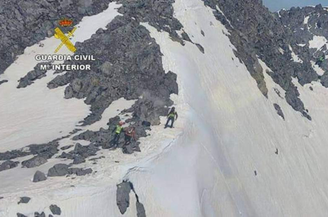 Rescate de un montañero en Peña Ubiña. DL