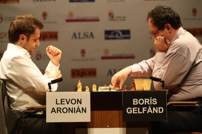 Boris Gelfand y Levon Aronian en el XXIII Magistral Ciudad de León. DL | NORBERTO