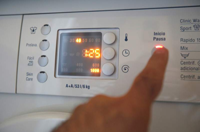 Imagen de un termostato digital. JAVIER LIZÓN