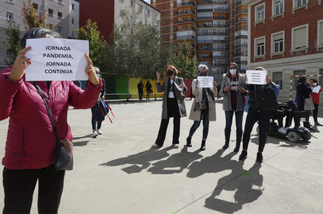 Protesta en los Maristas reclamando la jornada continua. F. OTERO