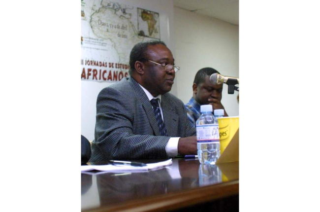 Donato Ndongo, durante unas jornadas de estudios africanos de la Universidad de León.