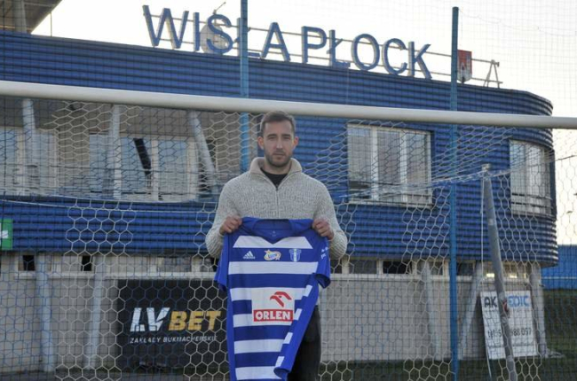 Ángel García era del agrado de José Aira pero el plazo para tener de nuevo licencia acabó con el futbolista en el Wisla Plock.