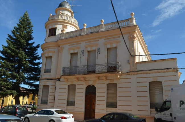 Palacete Eliseo Ortiz, un edificio de 1916 ubicado en el centro de Valencia de Don Juan. MEDINA