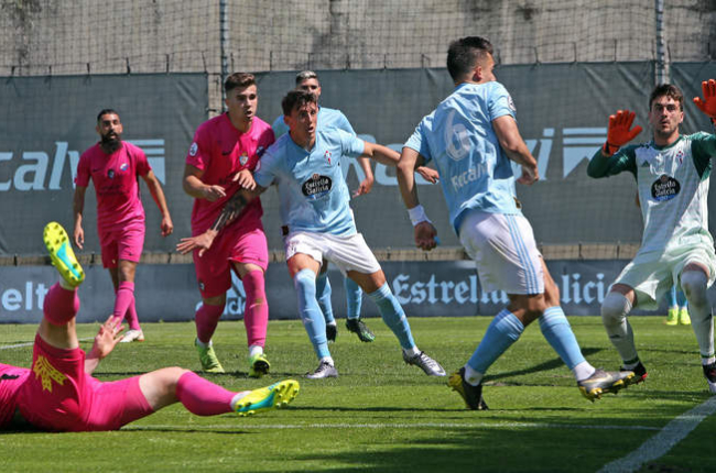 La buena actuación de Iván Villar impidió que la Deportiva, que tuvo varias ocasiones claras en la segunda mitad, lograra un resultado mejor en Vigo. MARTA G. BREA