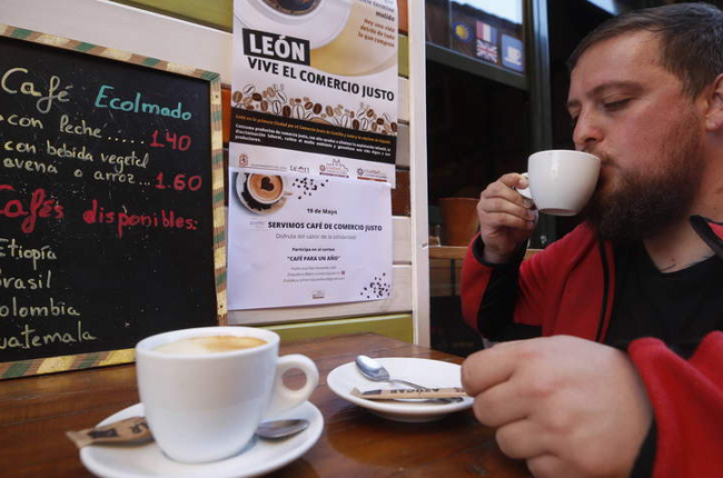 Ecomaldo, en el casco antiguo de León, uno de los establecimientos que se sumó ayer al Día del Café. RAMIRO