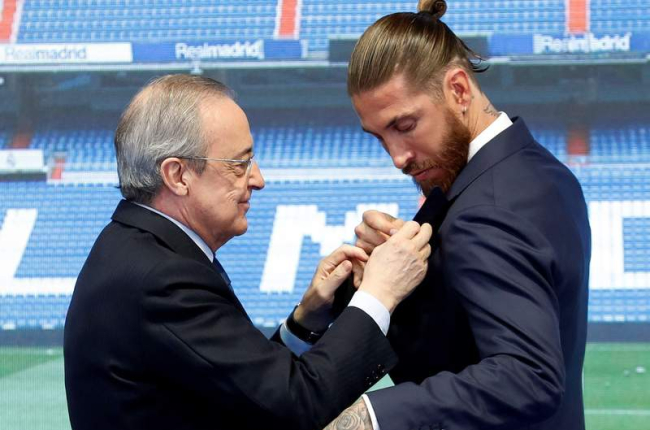 Florentino Pérez y Sergio Ramos, durante el acto de homenaje y despedida del futbolista. REAL MADRID