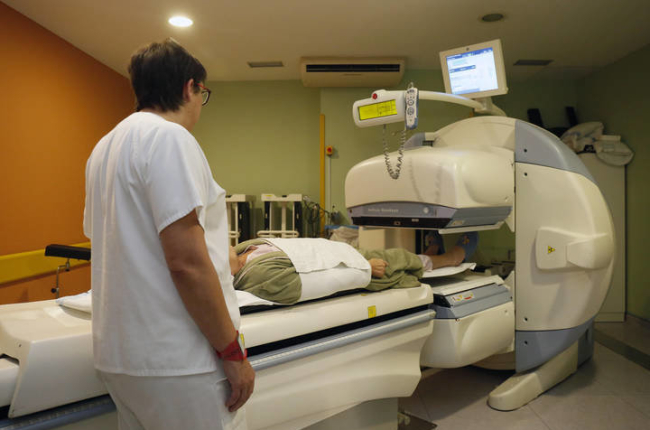 Reportaje sobre el servicio de medicina nuclear del Hospital de León. F. Otero Perandones.