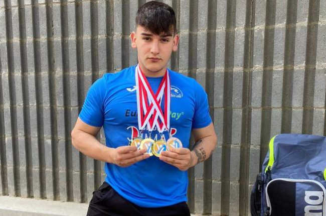 David Cubillas Pardo pone al Acuático de León en lo más alto