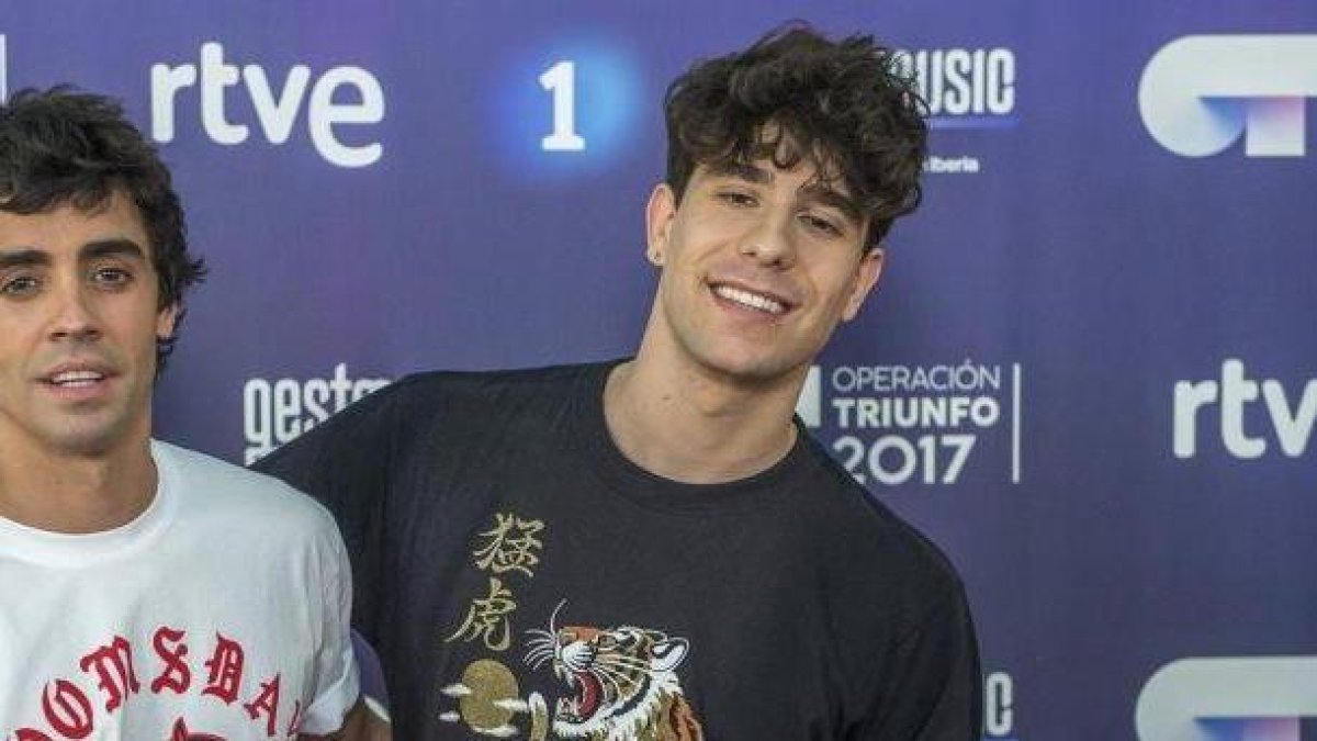 Javier Ambrossi (a la izquierda) y su pareja Javier Calvo.