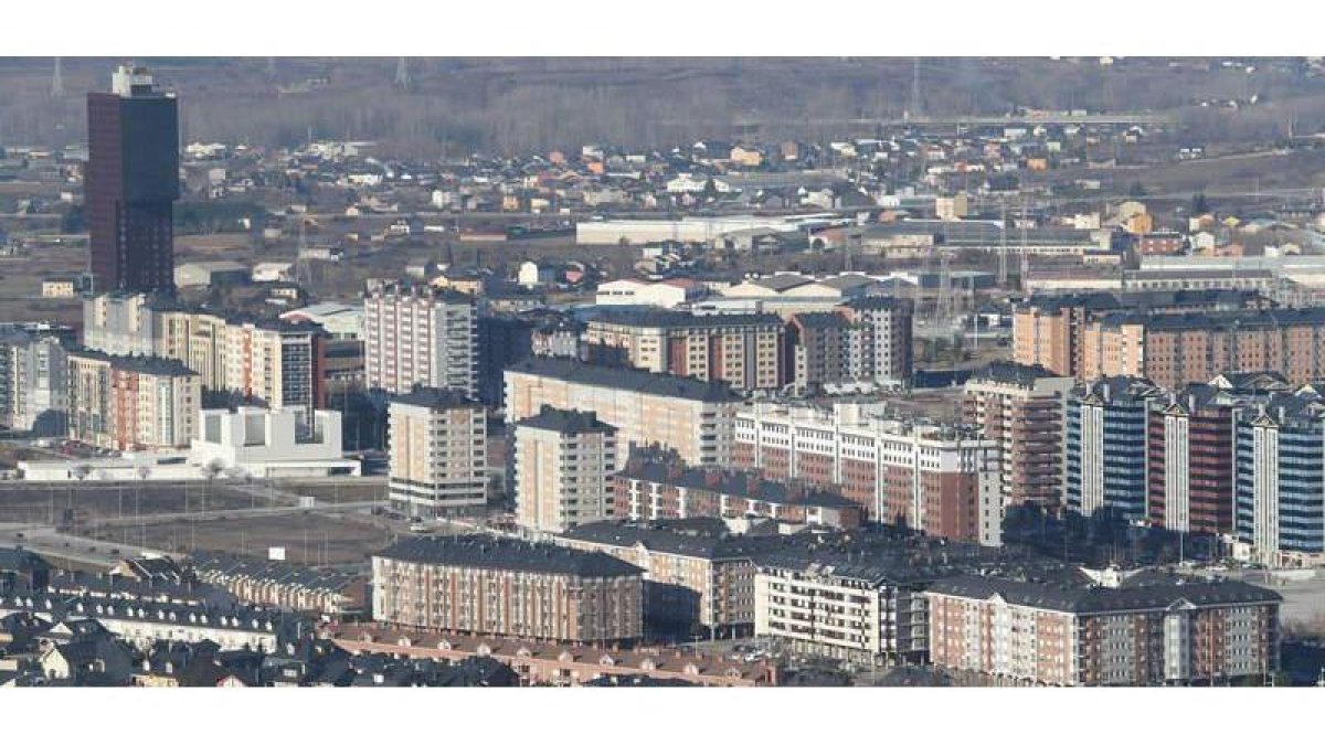 Plano general del barrio de La Rosaleda de Ponferrada en una imagen reciente. L. DE LA MATA