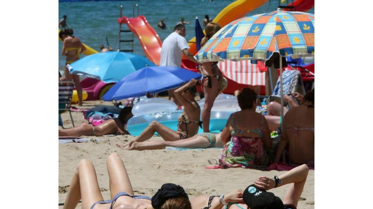 Los suecos son los que menos problemas tienen para ir de vacaciones. JAUME SELLART