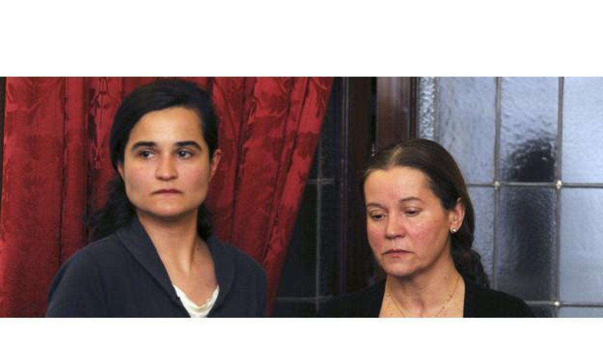 Triana y su madre, Montserrat, al acabar el juicio