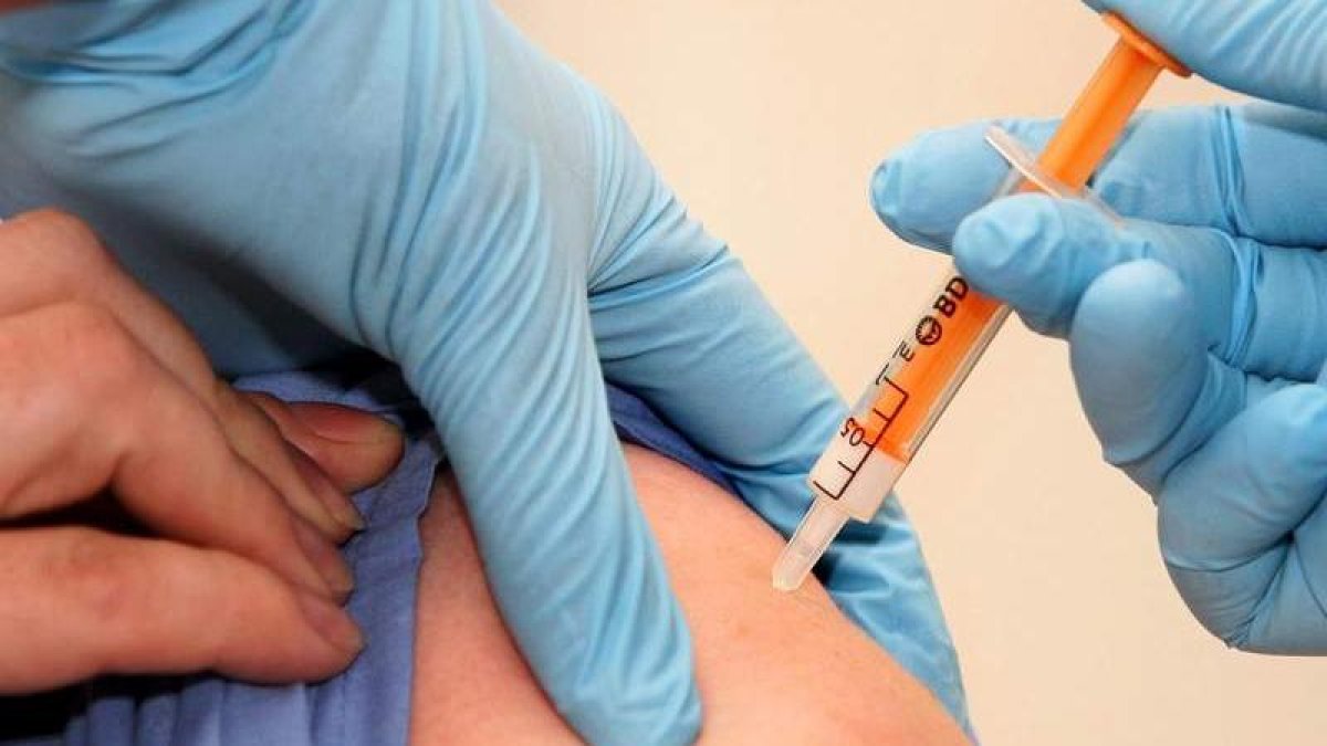 La vacunación es una de las medidas preventivas más eficaces para combatir la gripe.