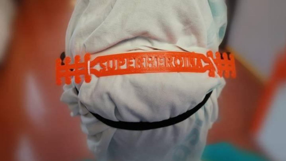 Los enfermeros y enfermeras de León realizan labores 