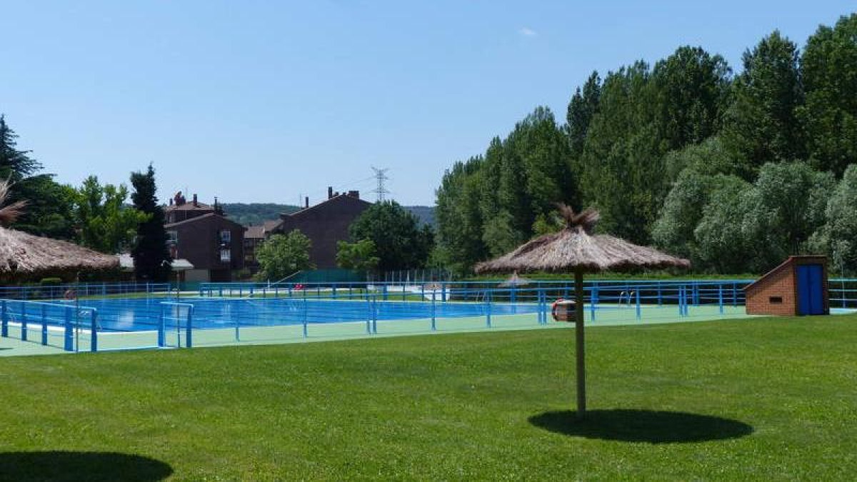 Piscinas municipales del pueblo más feo de León, según la revista 'Viajar'.