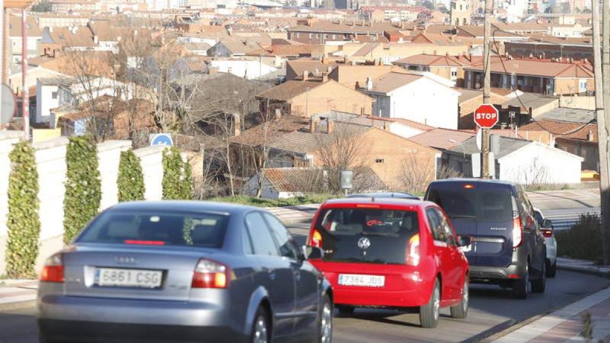 Colapso en la desembocadura del Camino de la Cruz hacia Párroco Pablo Díez.
