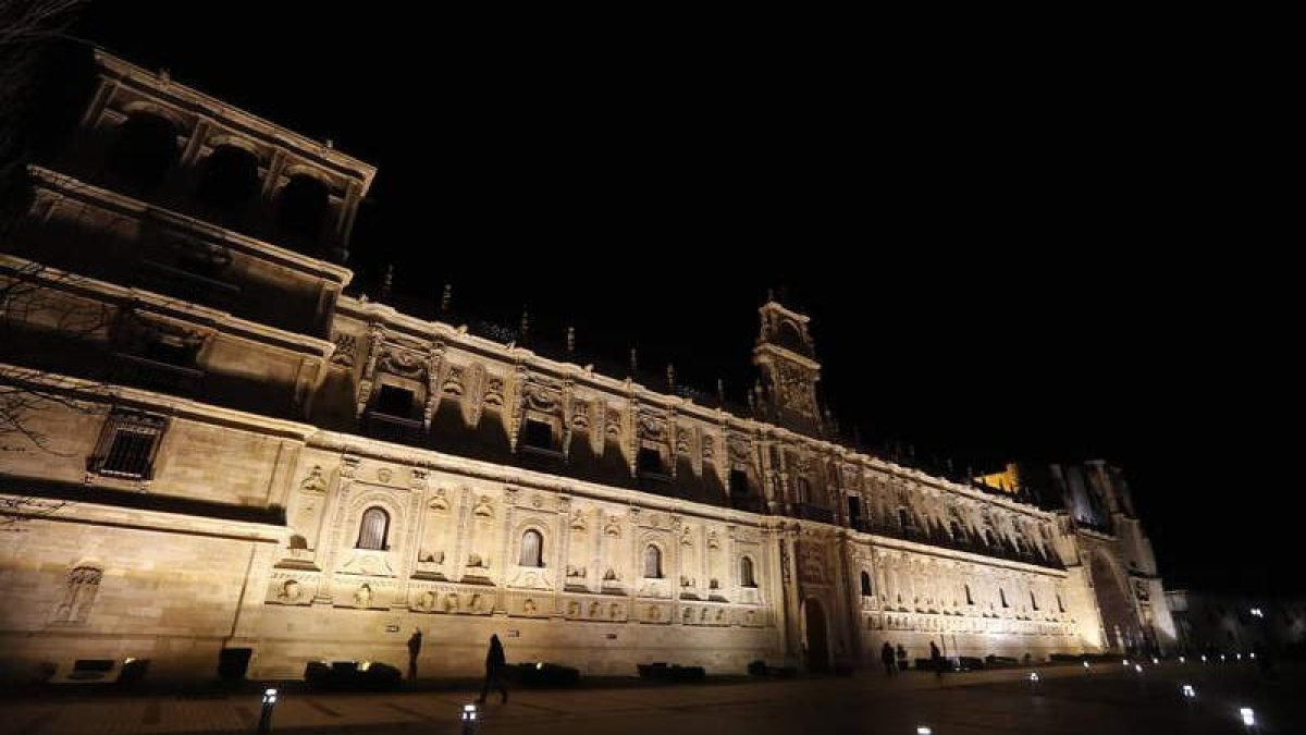 Extraordinaria fachada del Parador de San Marcos.